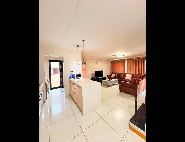 4 BEDROOM PROPERTY TO RENT IN SUMMERSET